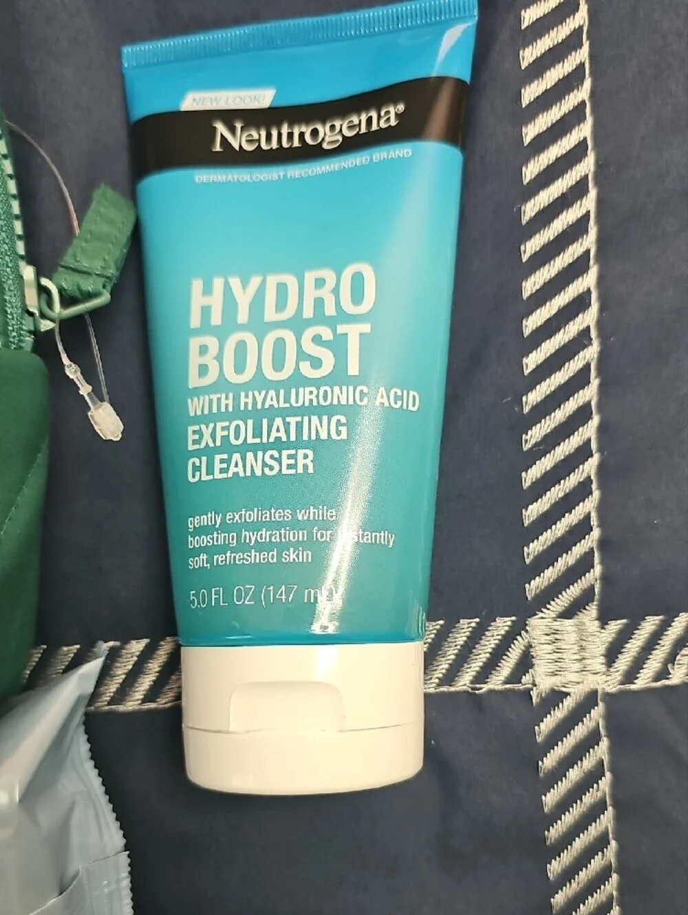 Neutrogena Hydro Boost Set with Green Quilted Pouch